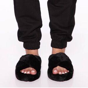 Fashion Nova Day Dreaming Slippers Black